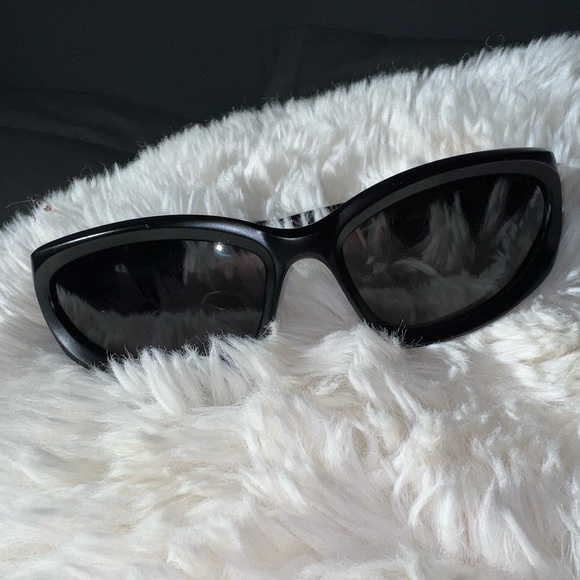 Futuristic Sunglasses - Picture 3 of 3